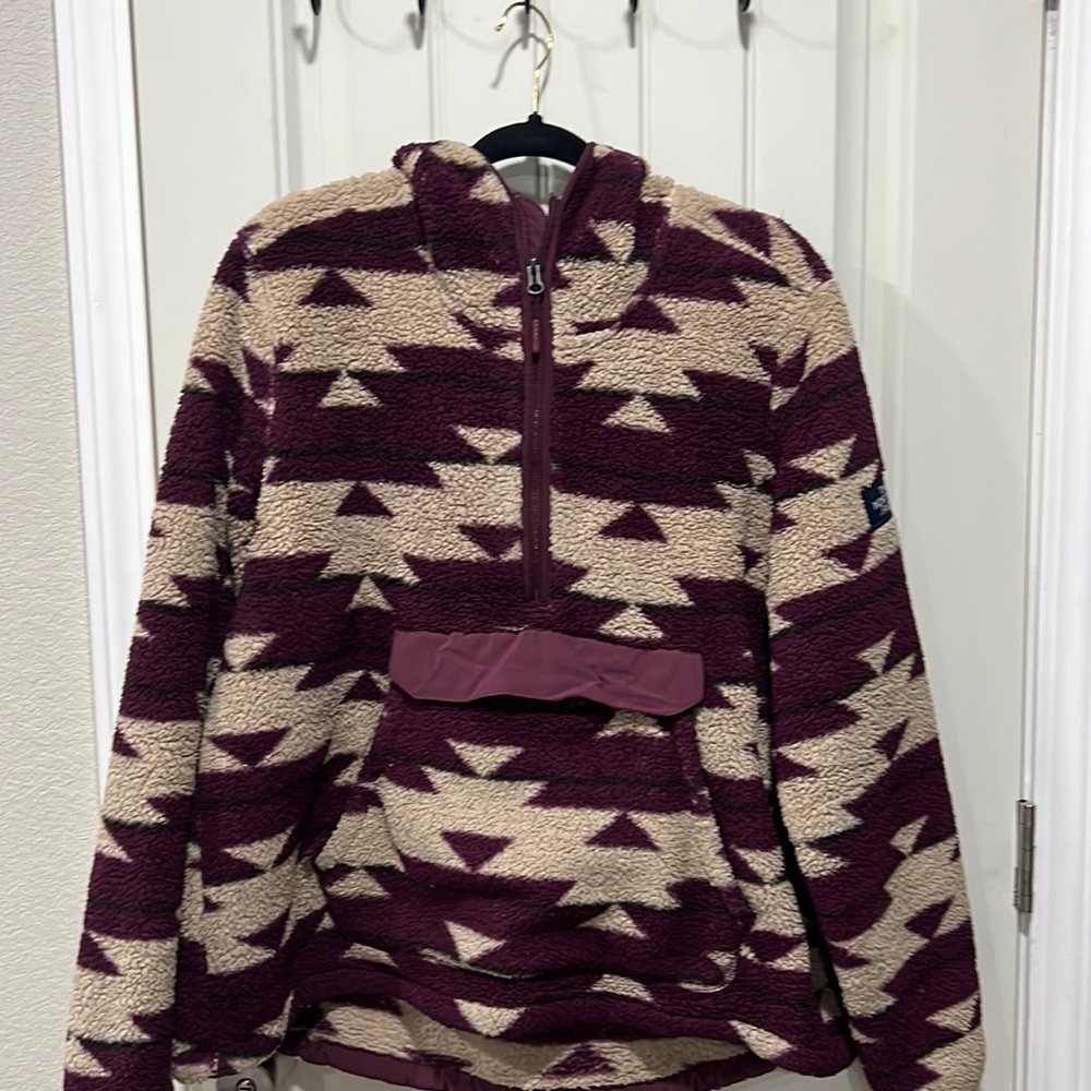 Women’s fleece pullover. North Face XL.